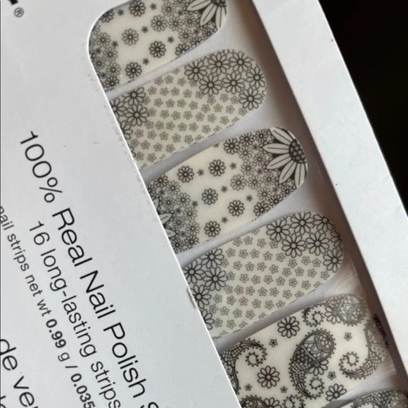 🌻Color Street **Retired** How’s It Growing 🌻 - Picture 2 of 2